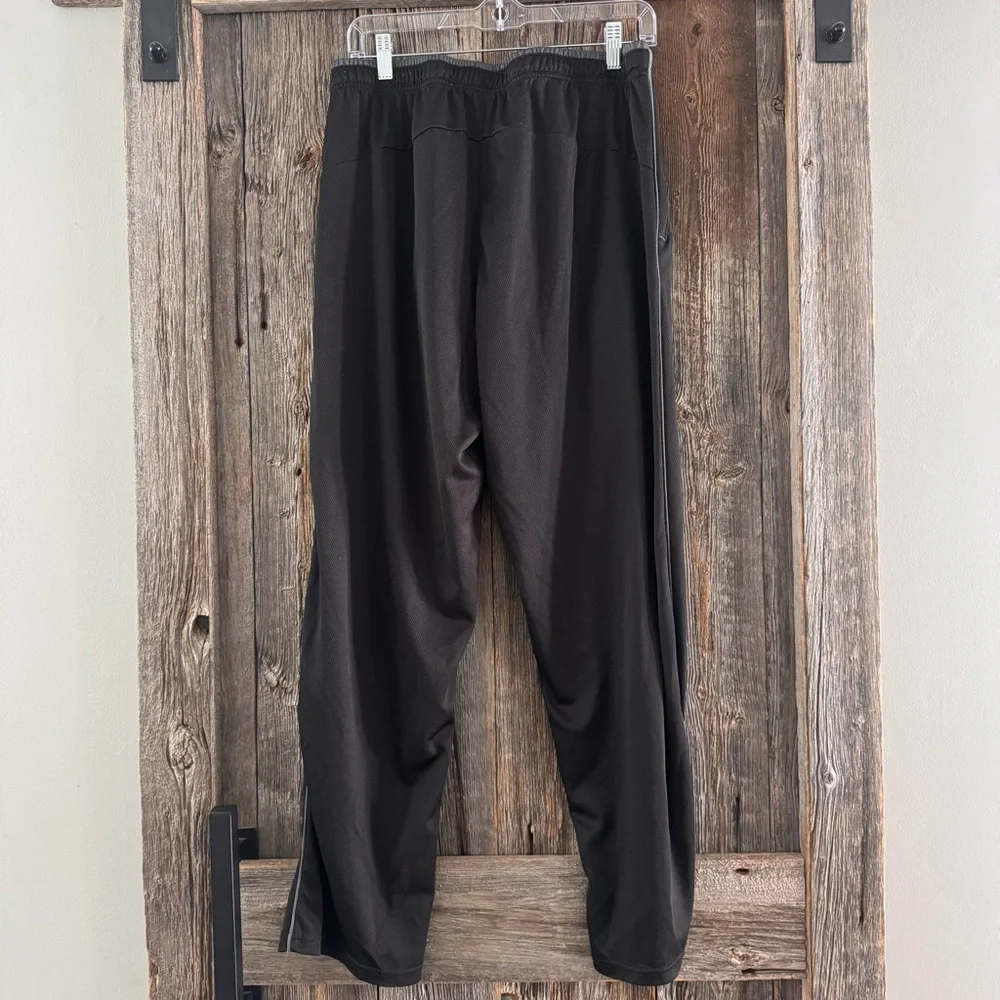 Men's Black Joggers size large zipper pockets